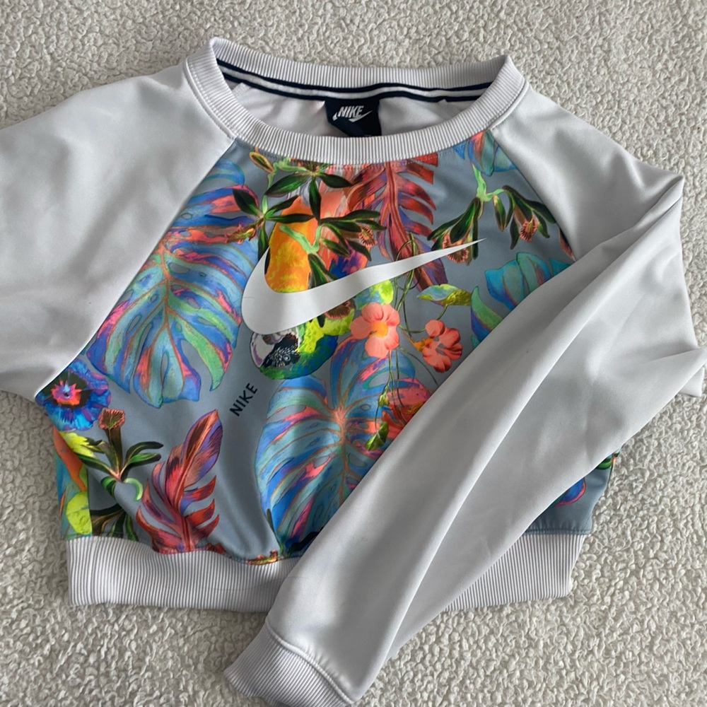 NIKE white and tropical print pullover